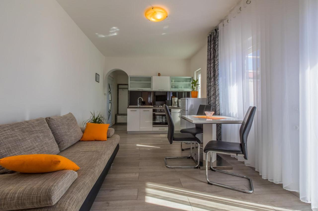 Apartment Lucija *