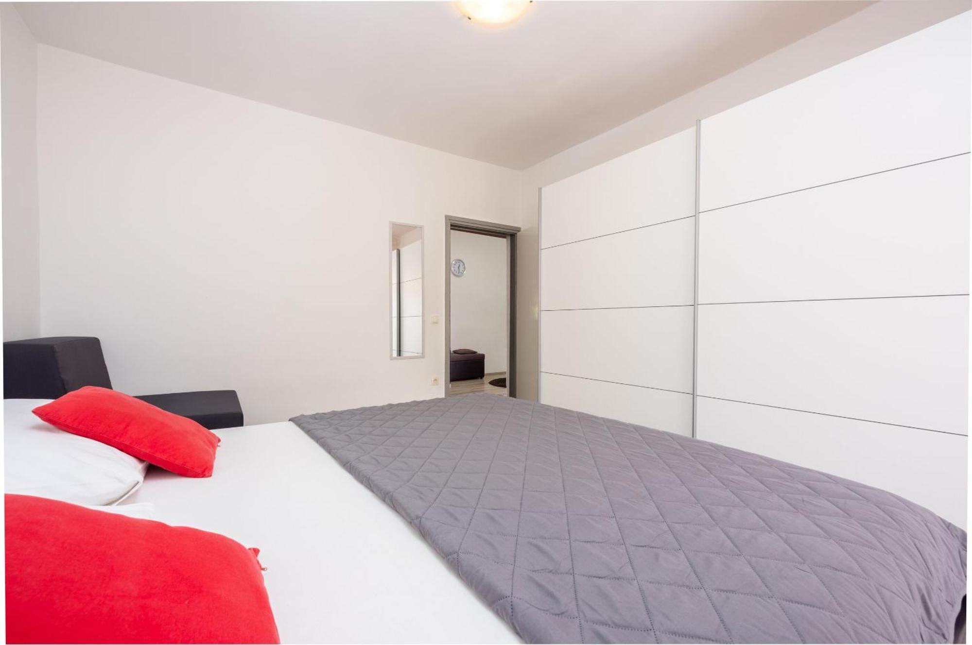 Apartment Lucija *