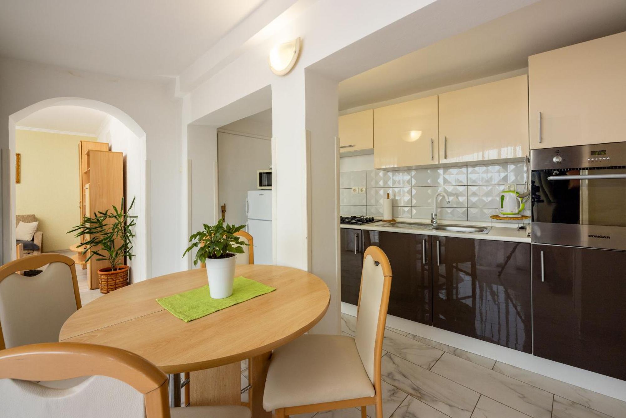Apartment Lucija *